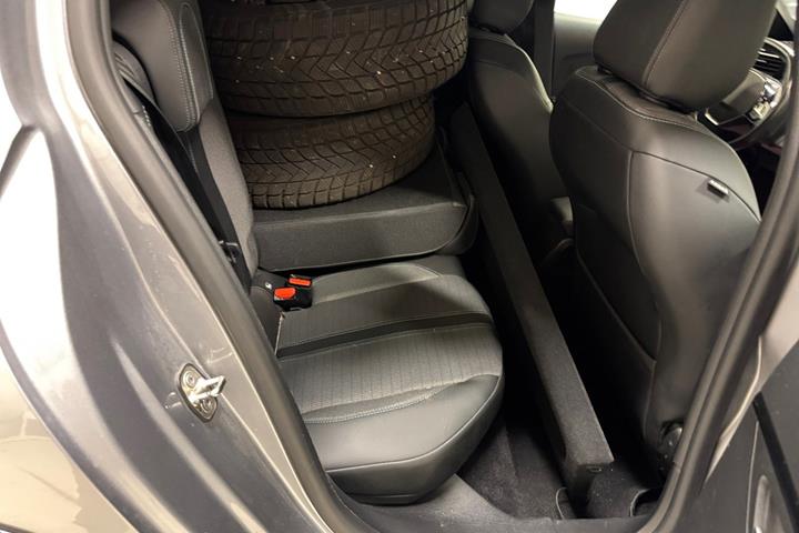 Grå Peugeot e-208 fra 2020