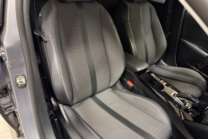 Grå Peugeot e-208 fra 2020
