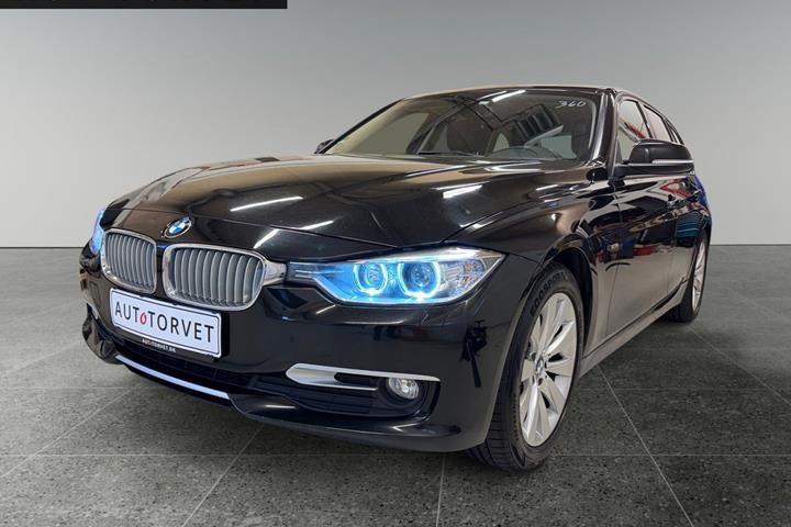 Sort BMW 316i fra 2014 set udefra