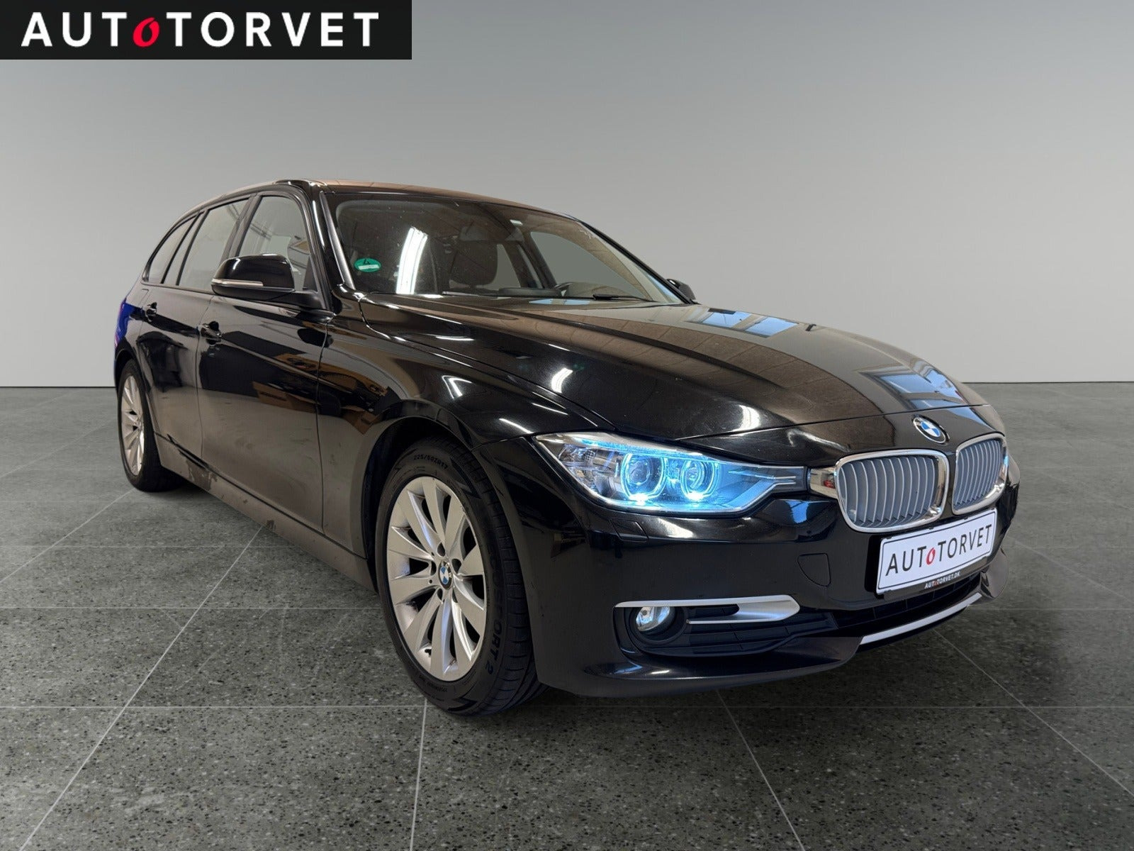 Sort BMW 316i fra 2014
