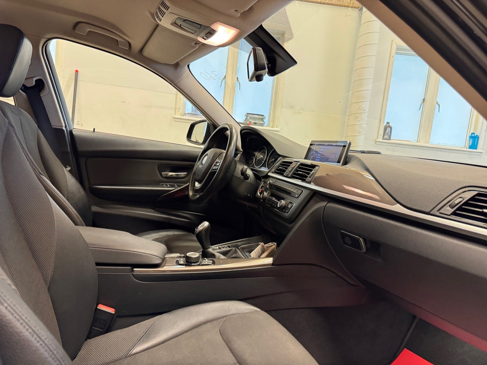 Sort BMW 316i fra 2014