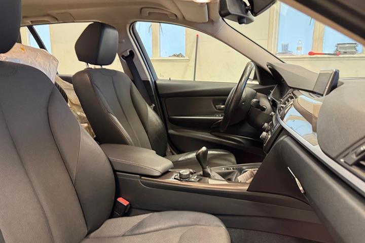 Sort BMW 316i fra 2014