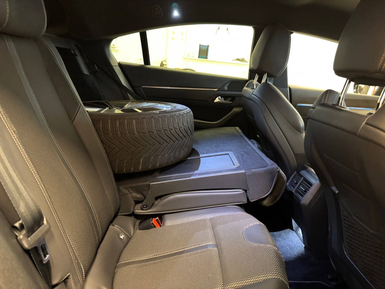 Sort Peugeot 508 fra 2020