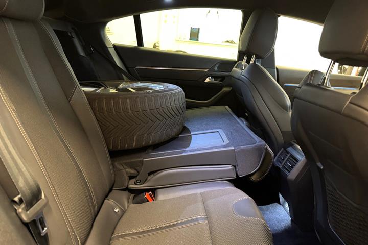 Sort Peugeot 508 fra 2020