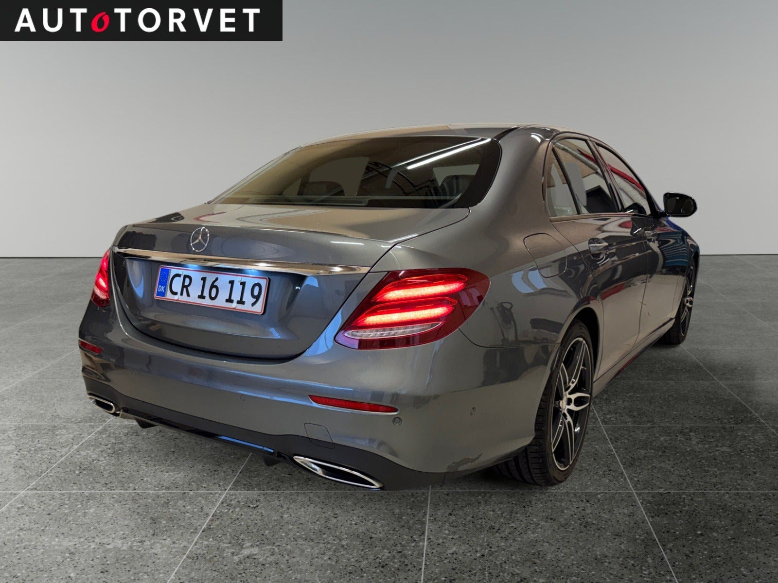 Grå Mercedes E350 d fra 2017