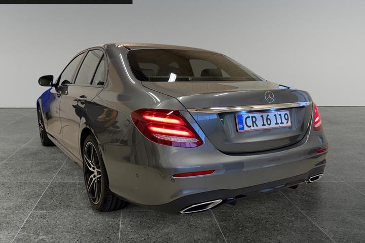 Grå Mercedes E350 d fra 2017