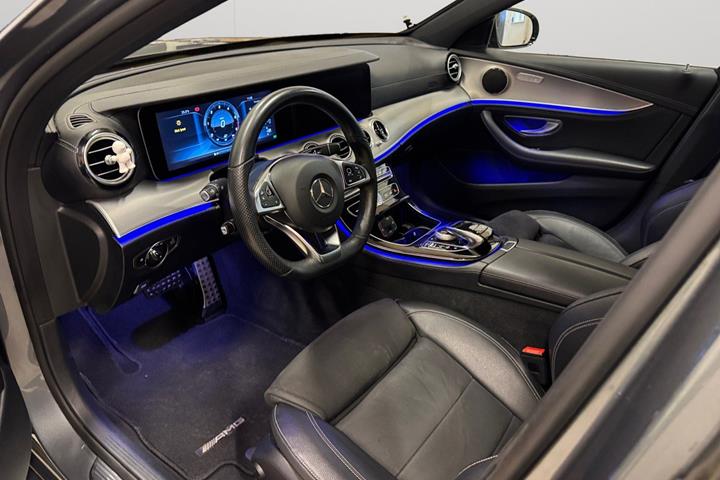 Grå Mercedes E350 d fra 2017