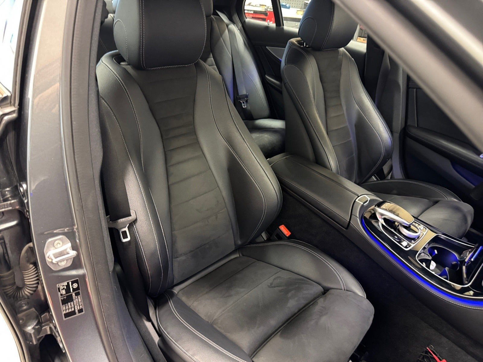 Grå Mercedes E350 d fra 2017