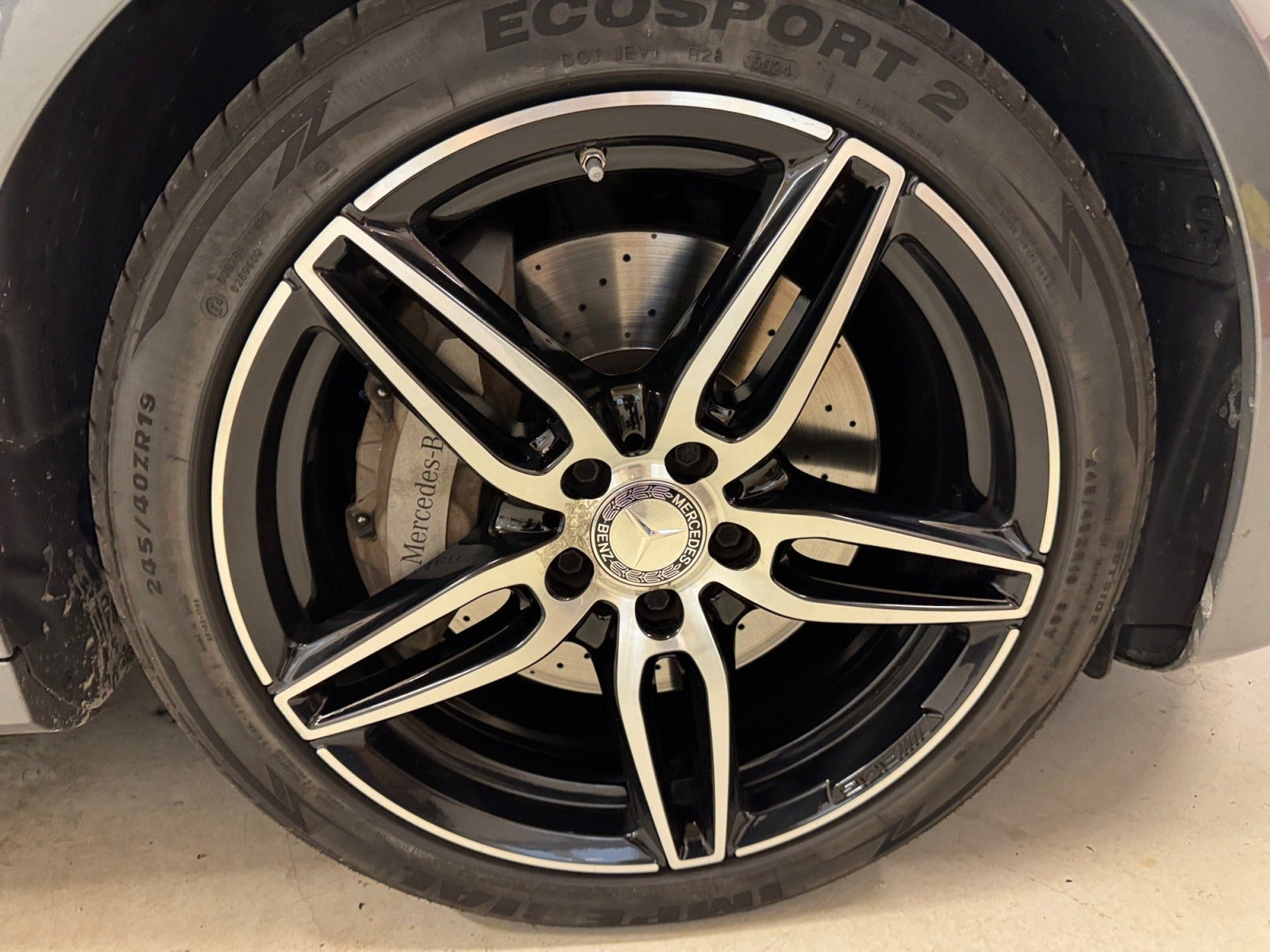 Grå Mercedes E350 d fra 2017