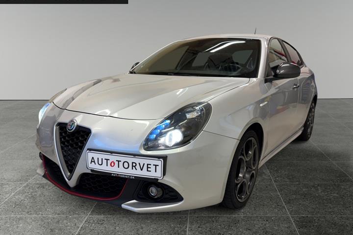 Sølv Alfa Romeo Giulietta fra 2017