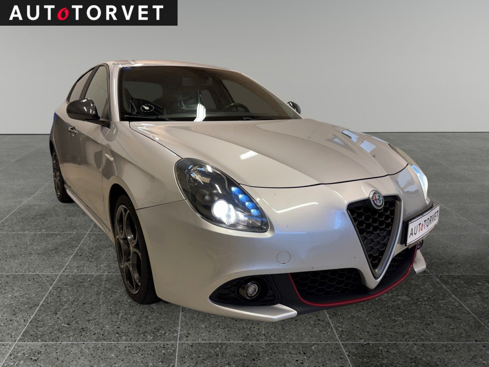 Sølv Alfa Romeo Giulietta fra 2017