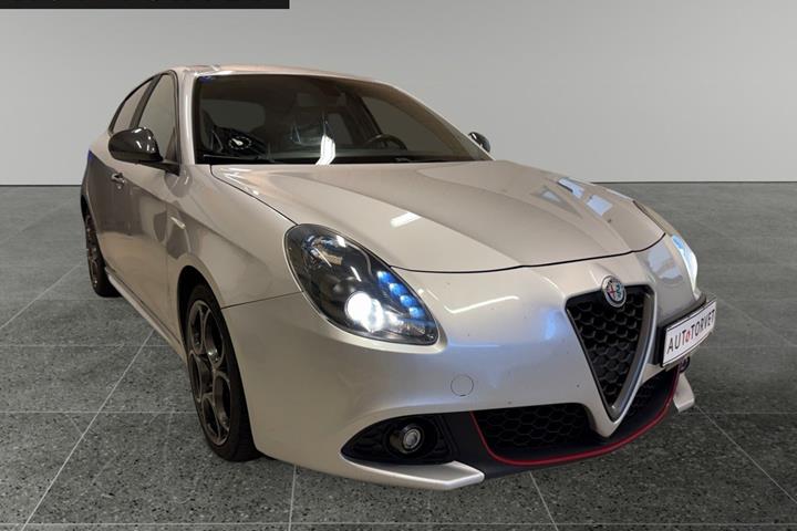Sølv Alfa Romeo Giulietta fra 2017