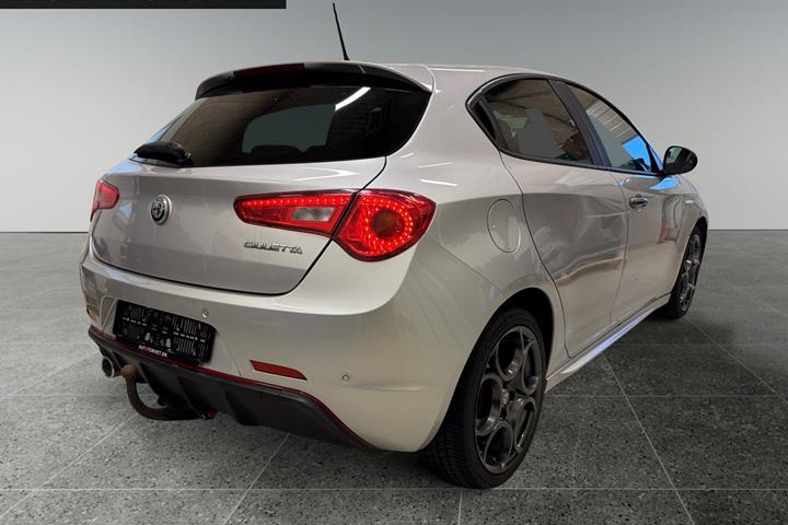 Sølv Alfa Romeo Giulietta fra 2017
