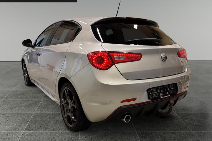 Sølv Alfa Romeo Giulietta fra 2017