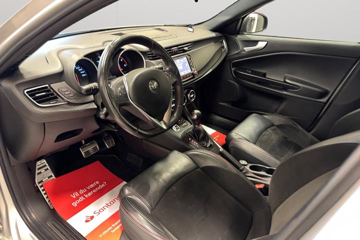 Sølv Alfa Romeo Giulietta fra 2017