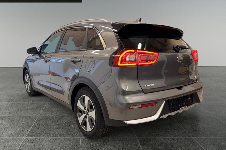 Grå Kia Niro fra 2017
