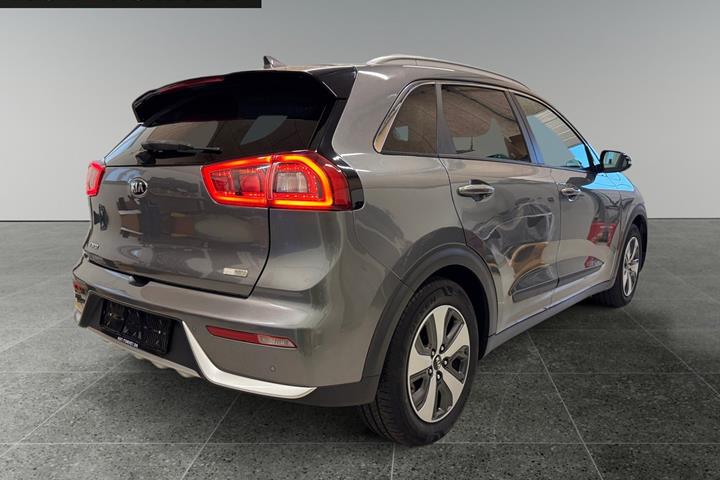 Grå Kia Niro fra 2017