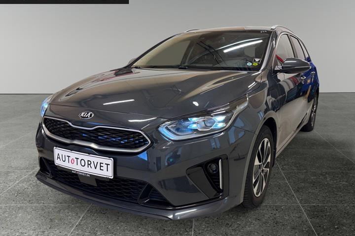 Grå Kia Ceed fra 2021 set udefra
