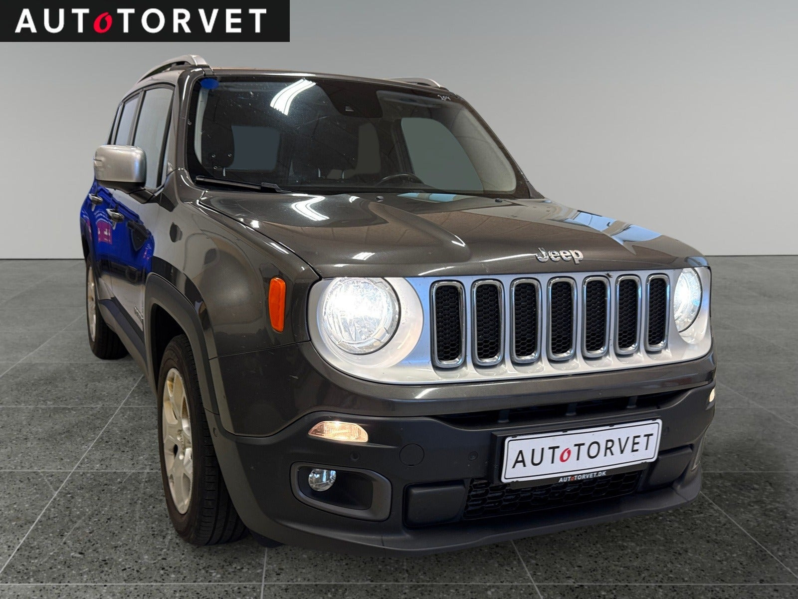 Grå Jeep Renegade fra 2017