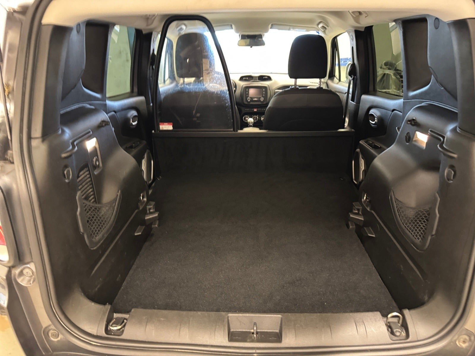 Grå Jeep Renegade fra 2017
