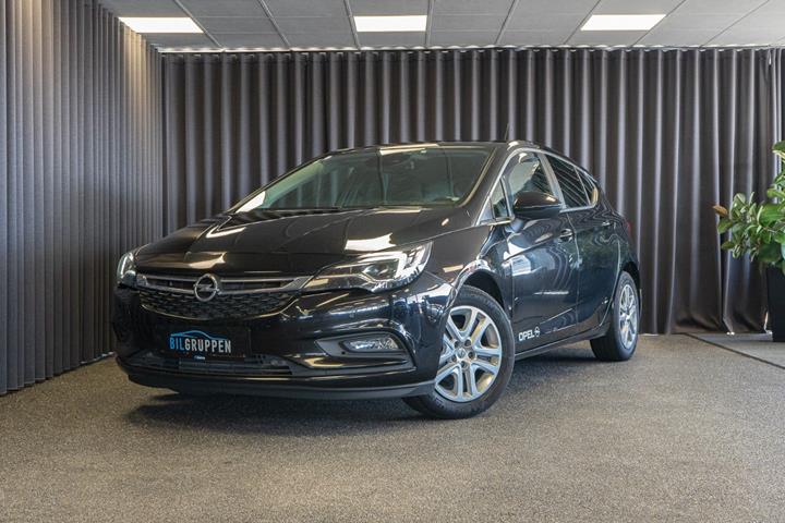 Sort Opel Astra fra 2017
