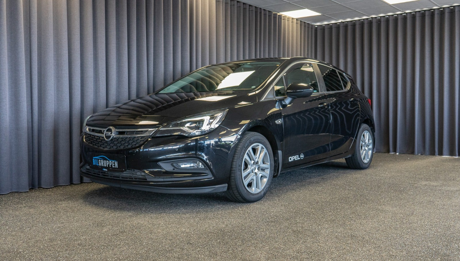 Sort Opel Astra fra 2017