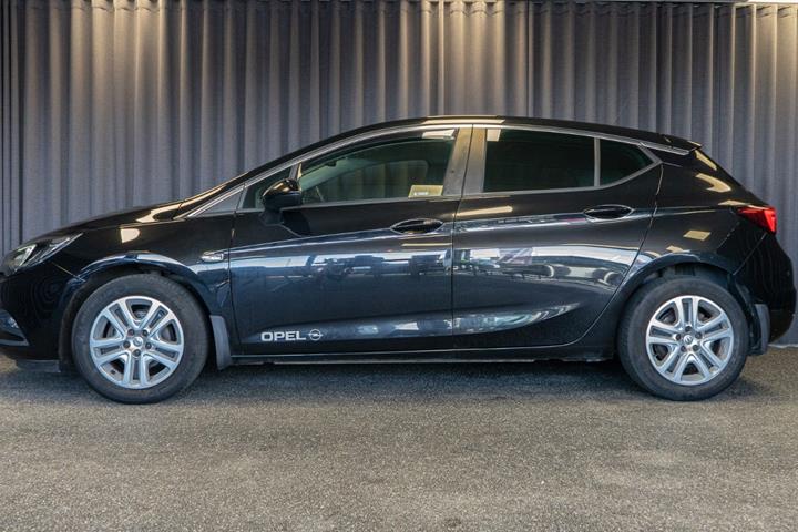 Sort Opel Astra fra 2017