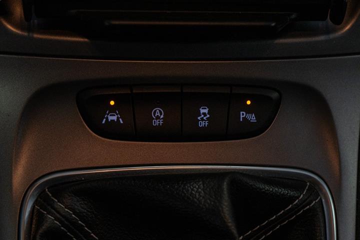 Sort Opel Astra fra 2017