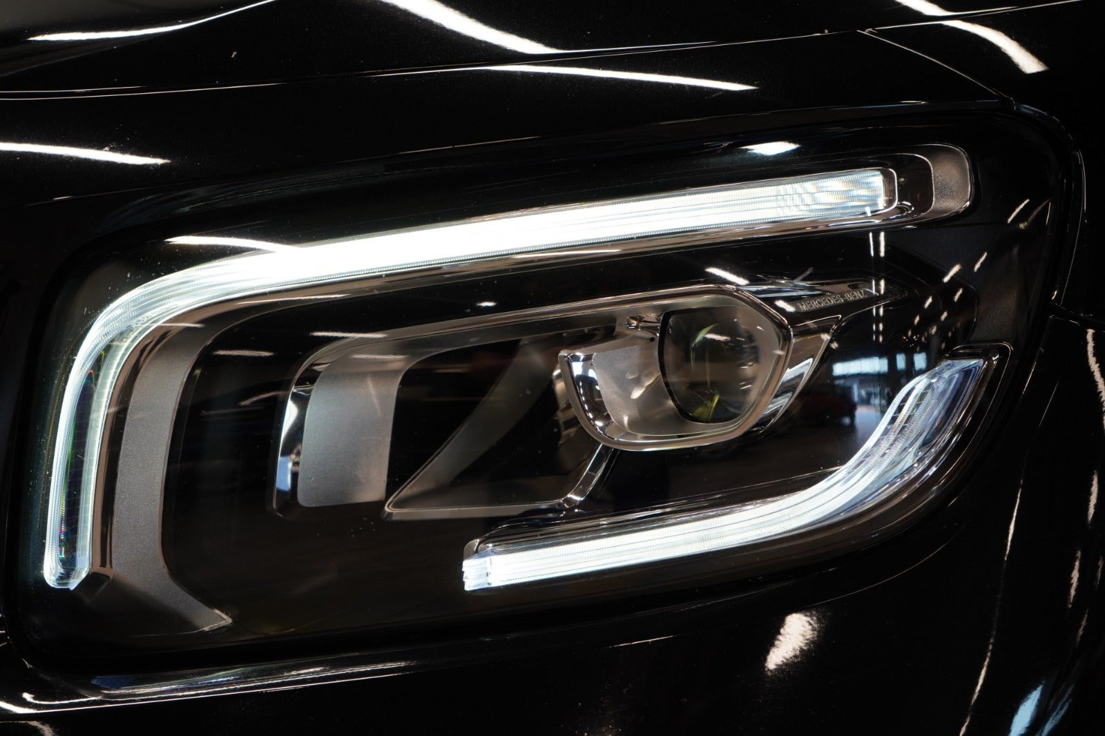 Sort Mercedes GLB200 d fra 2020