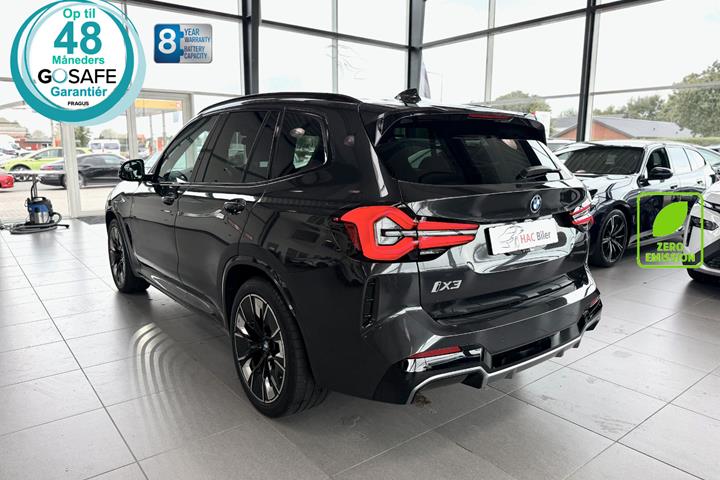 Grå BMW iX3 fra 2023