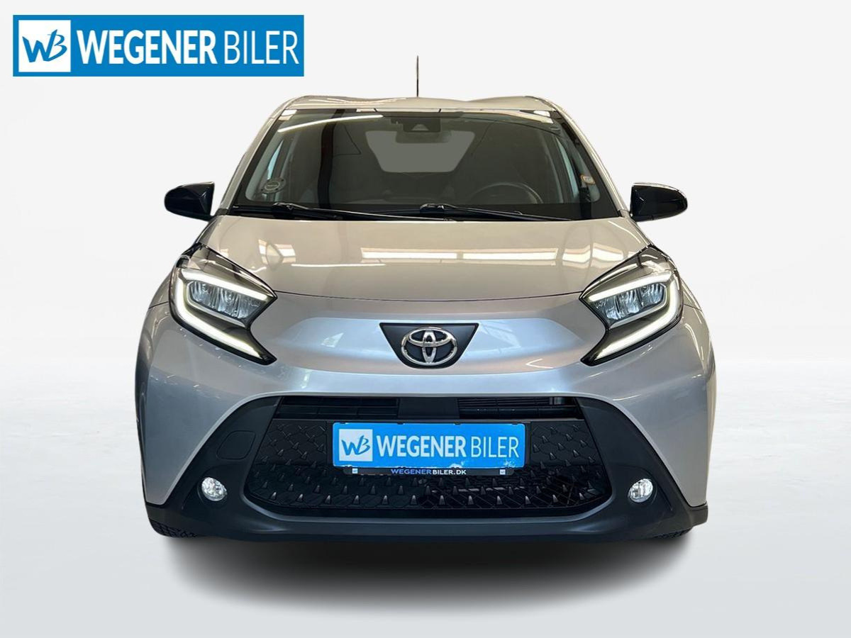 Sølv Toyota Aygo X fra 2022