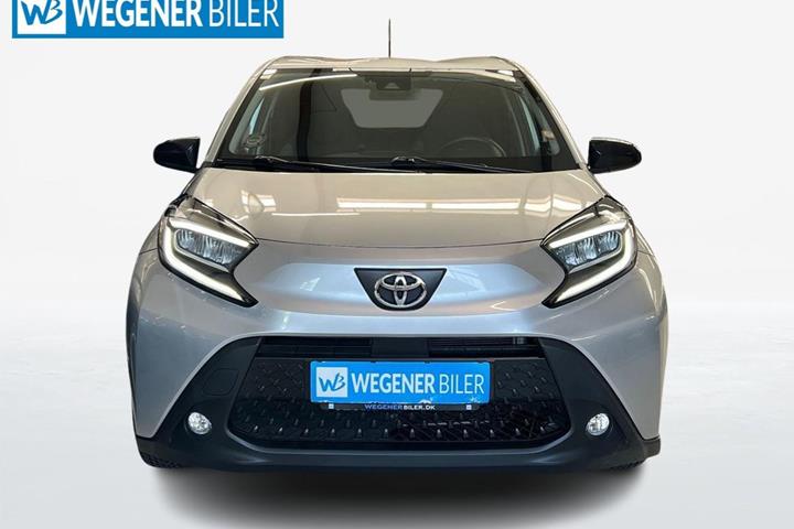 Sølv Toyota Aygo X fra 2022
