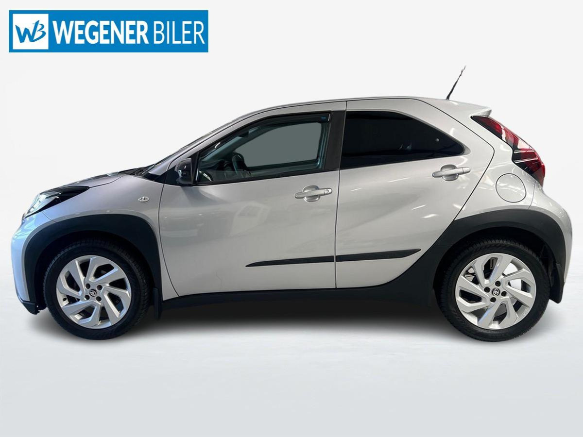 Sølv Toyota Aygo X fra 2022