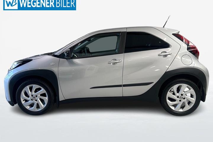 Sølv Toyota Aygo X fra 2022
