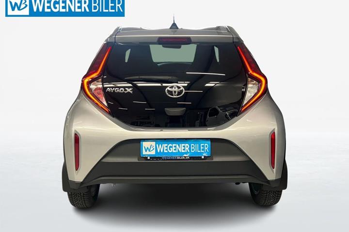 Sølv Toyota Aygo X fra 2022