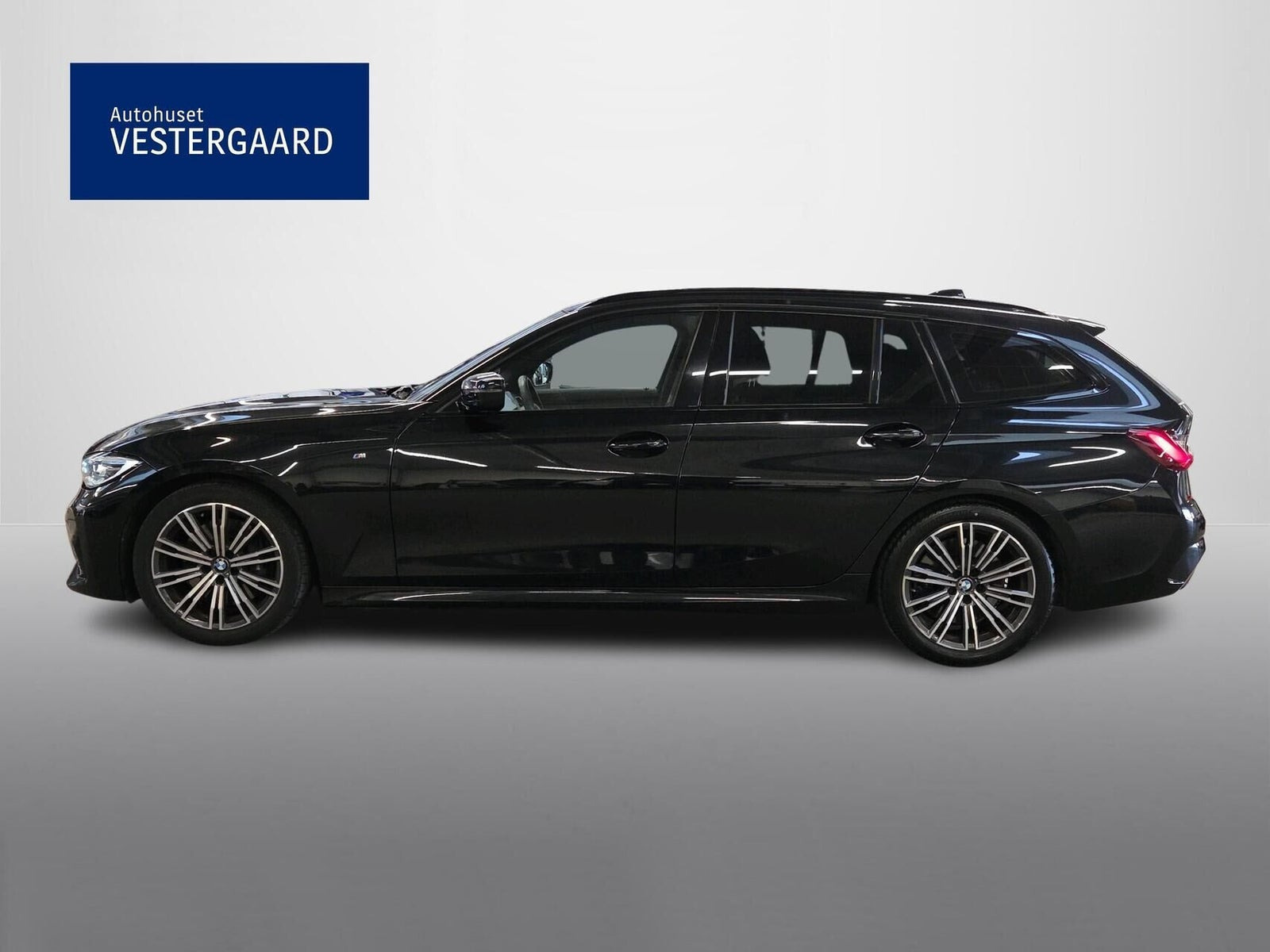 Sort BMW 330i fra 2020