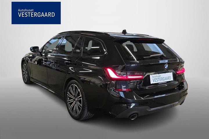 Sort BMW 330i fra 2020