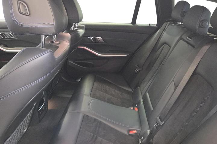 Sort BMW 330i fra 2020