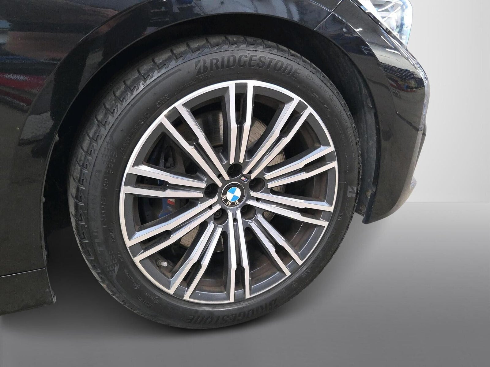 Sort BMW 330i fra 2020