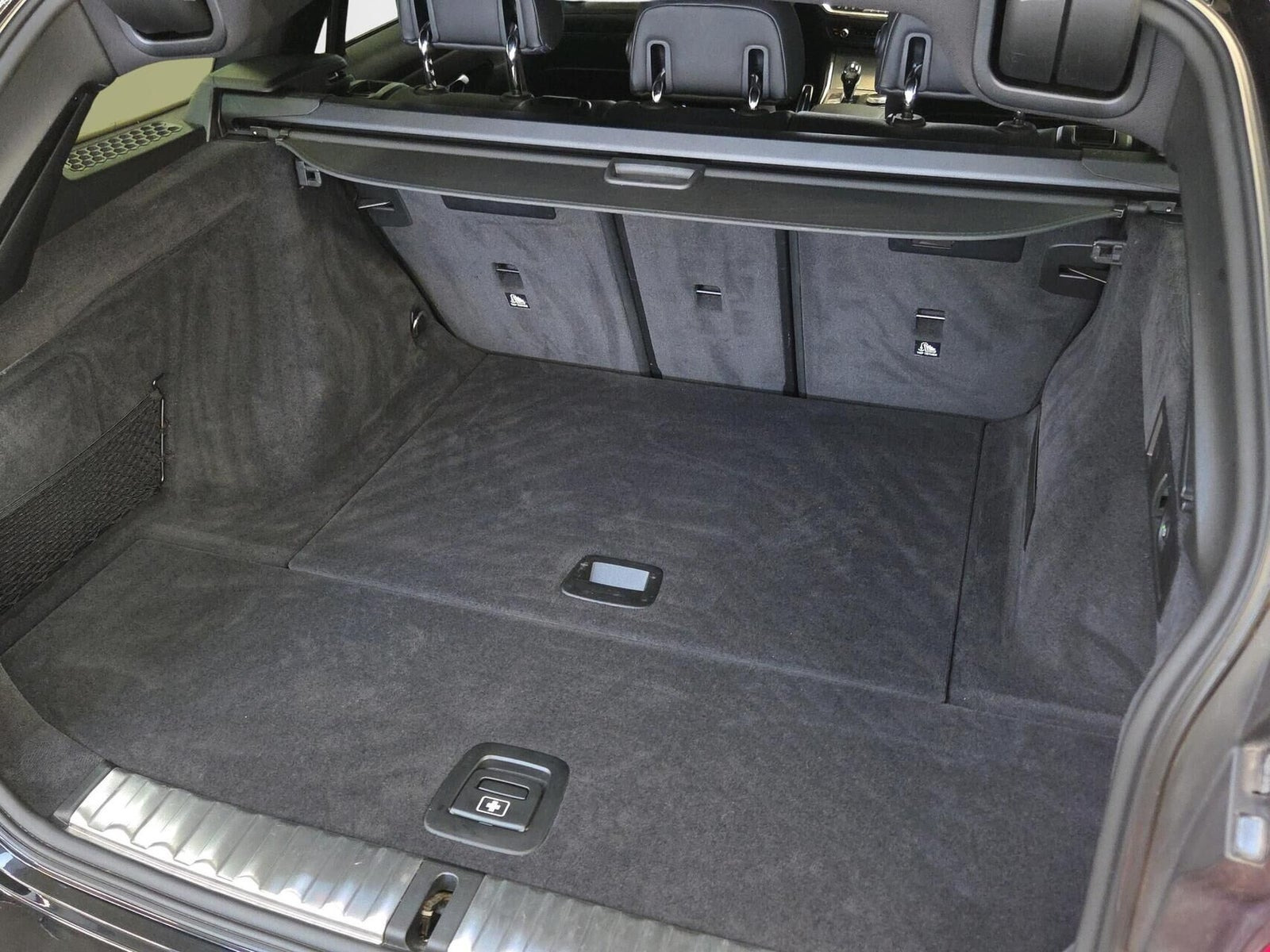 Sort BMW 330i fra 2020