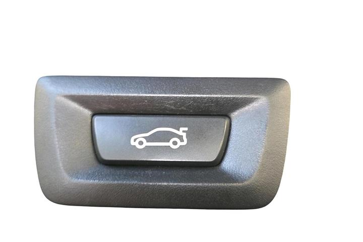 Sort BMW 330i fra 2020