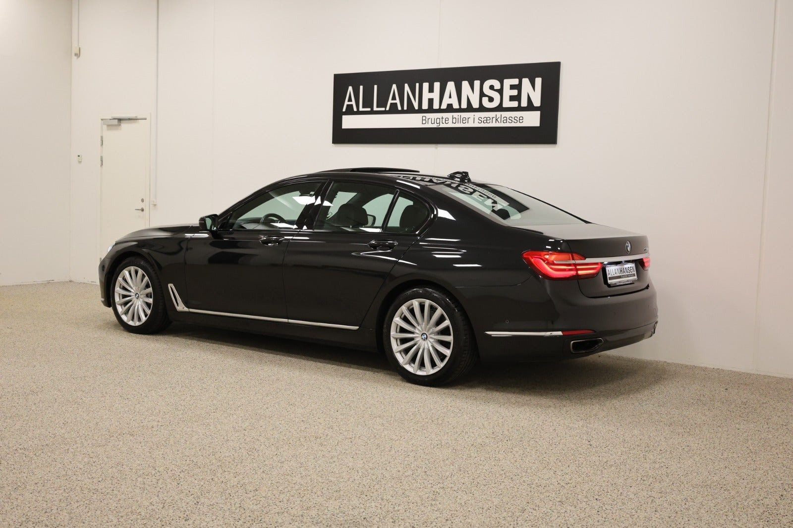 Sort BMW 730d fra 2018