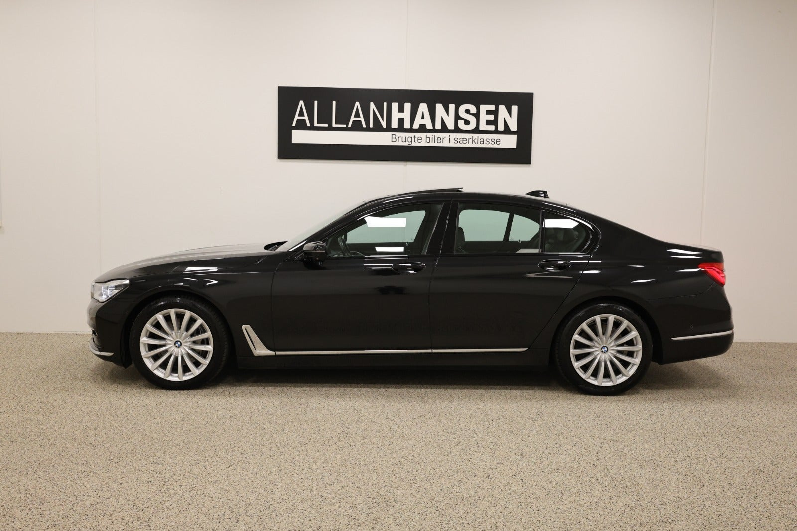 Sort BMW 730d fra 2018