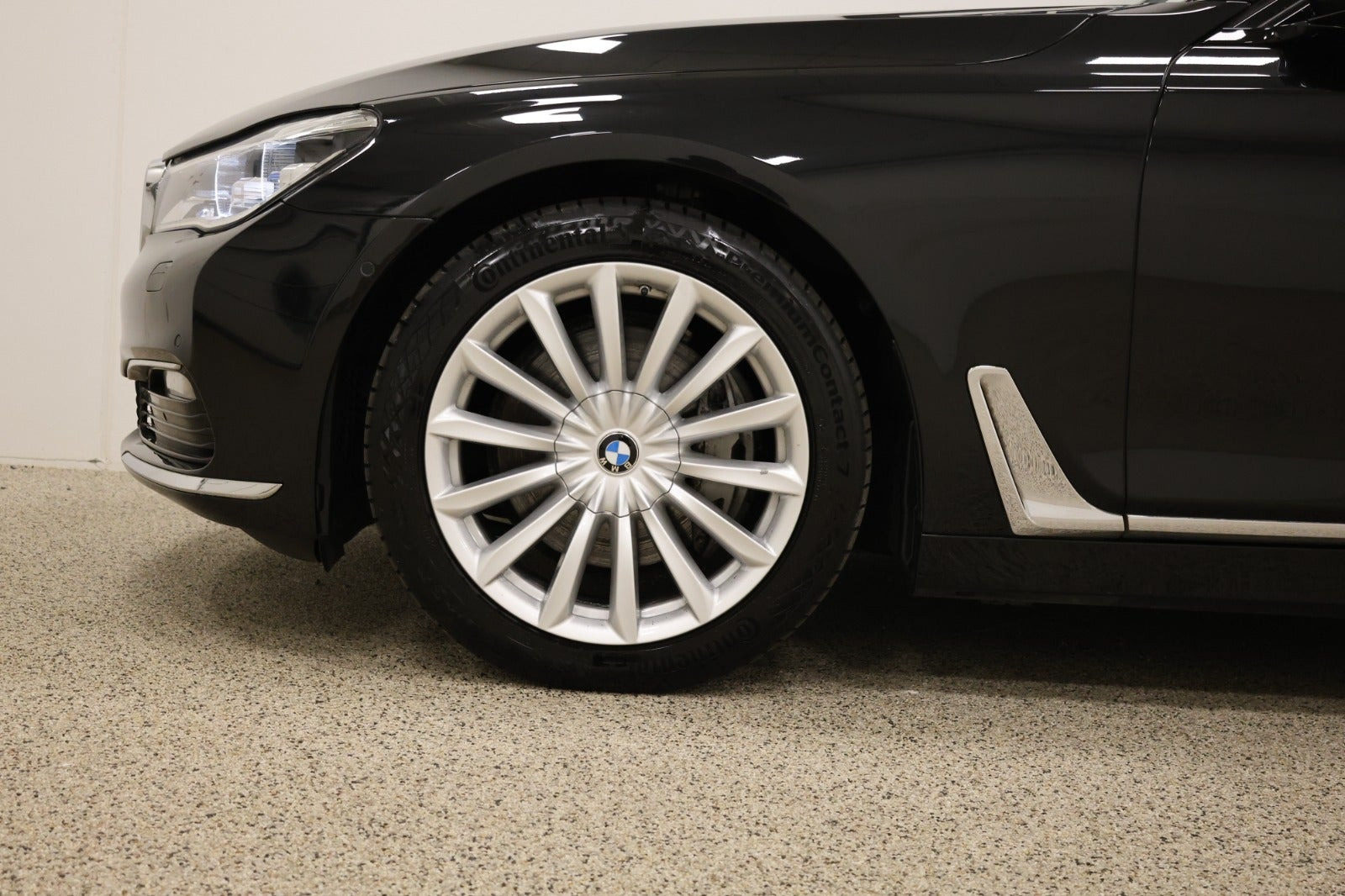 Sort BMW 730d fra 2018