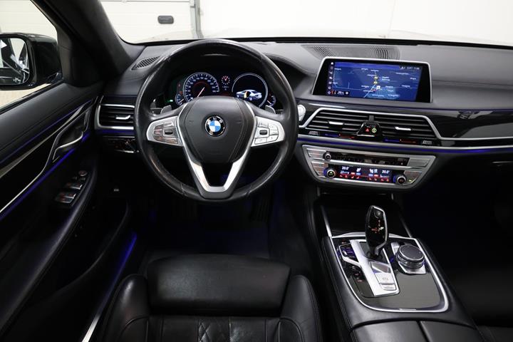 Sort BMW 730d fra 2018