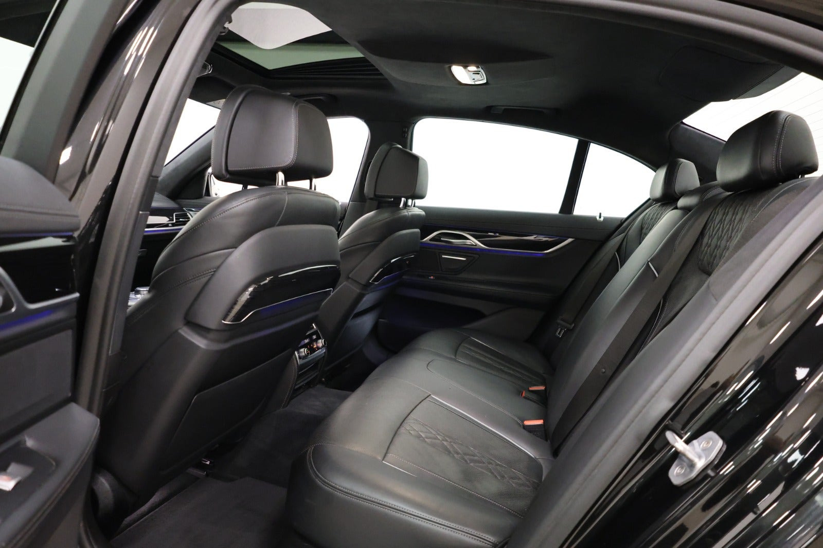 Sort BMW 730d fra 2018