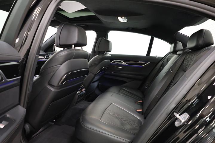 Sort BMW 730d fra 2018
