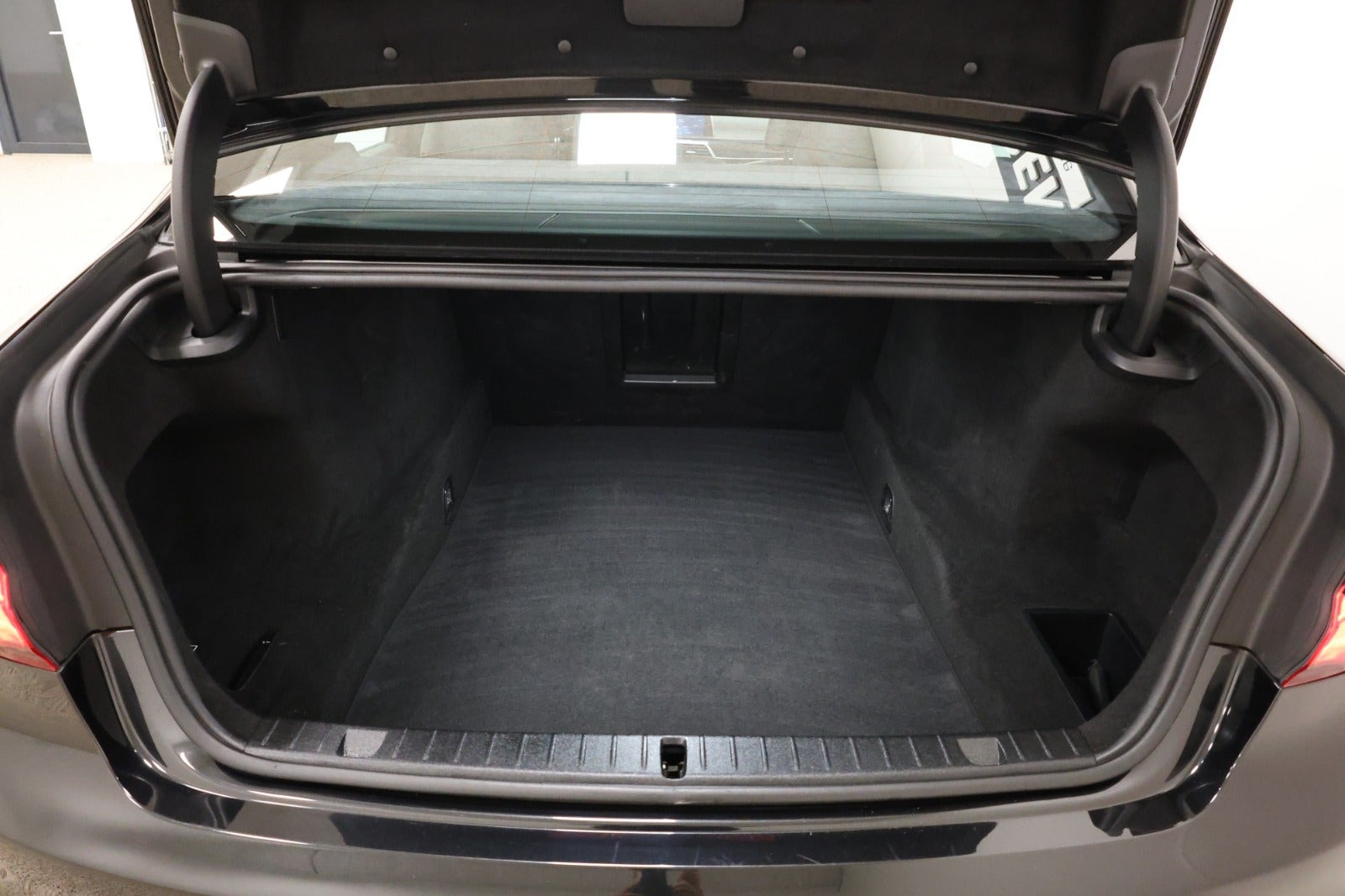 Sort BMW 730d fra 2018