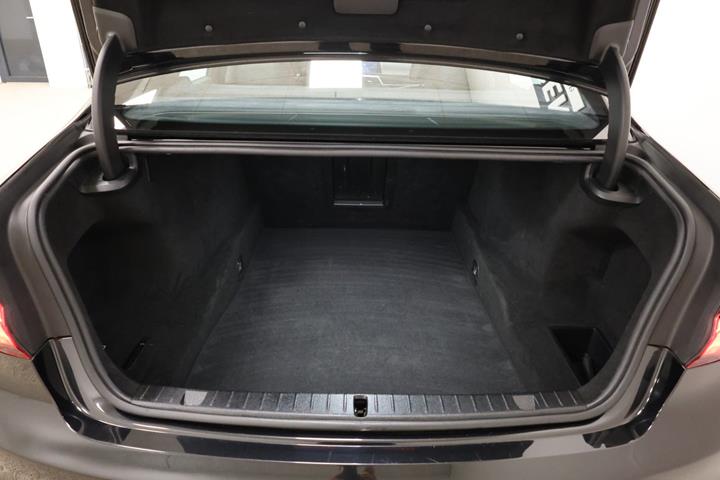Sort BMW 730d fra 2018