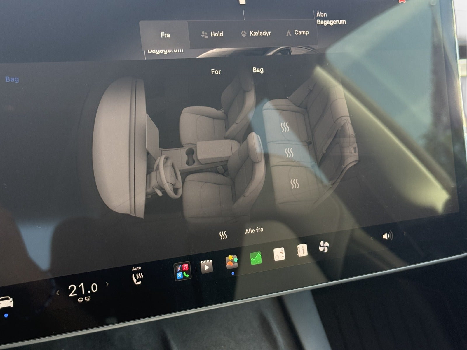 Grå Tesla Model 3 fra 2022